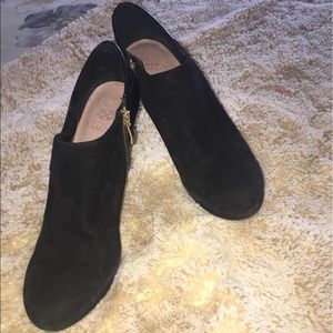 🤩 Vince Camuto suede and leather Booties! 🤩